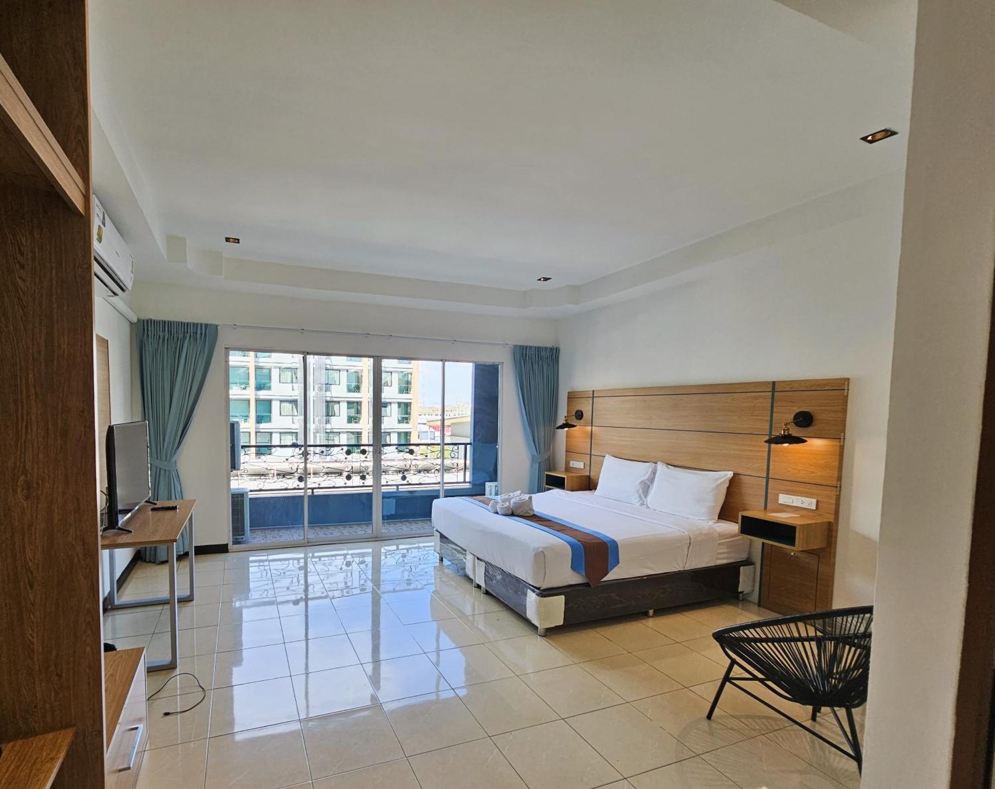 The Base Inn Pattaya Exterior foto